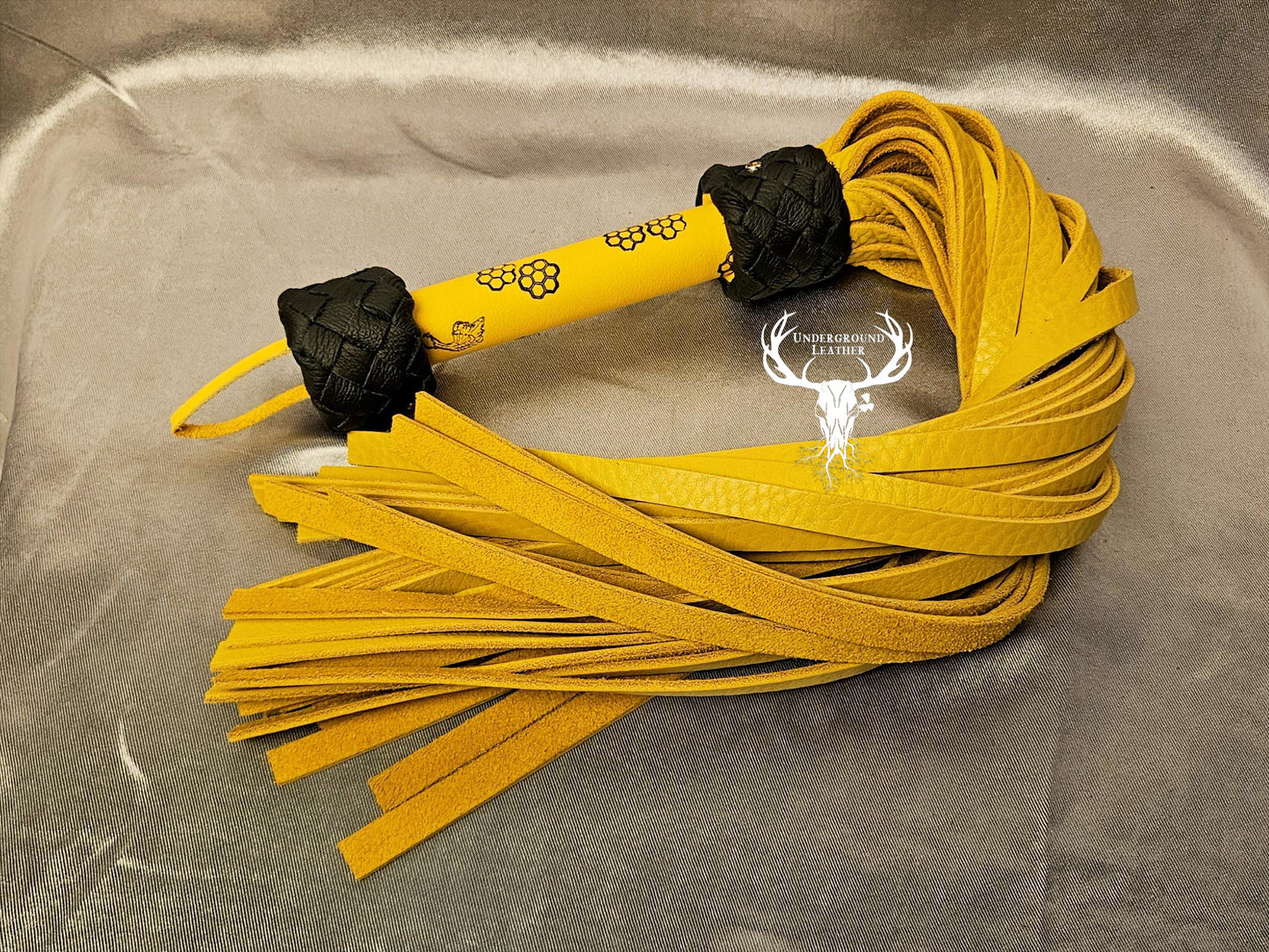 Bumble-bee bullhide Flogger