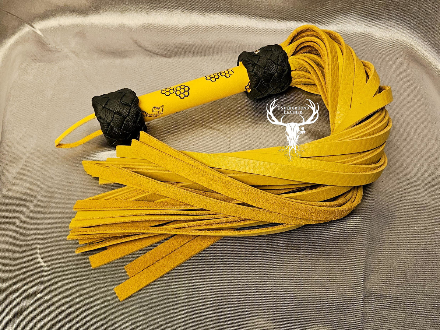 Bumble-bee bullhide Flogger