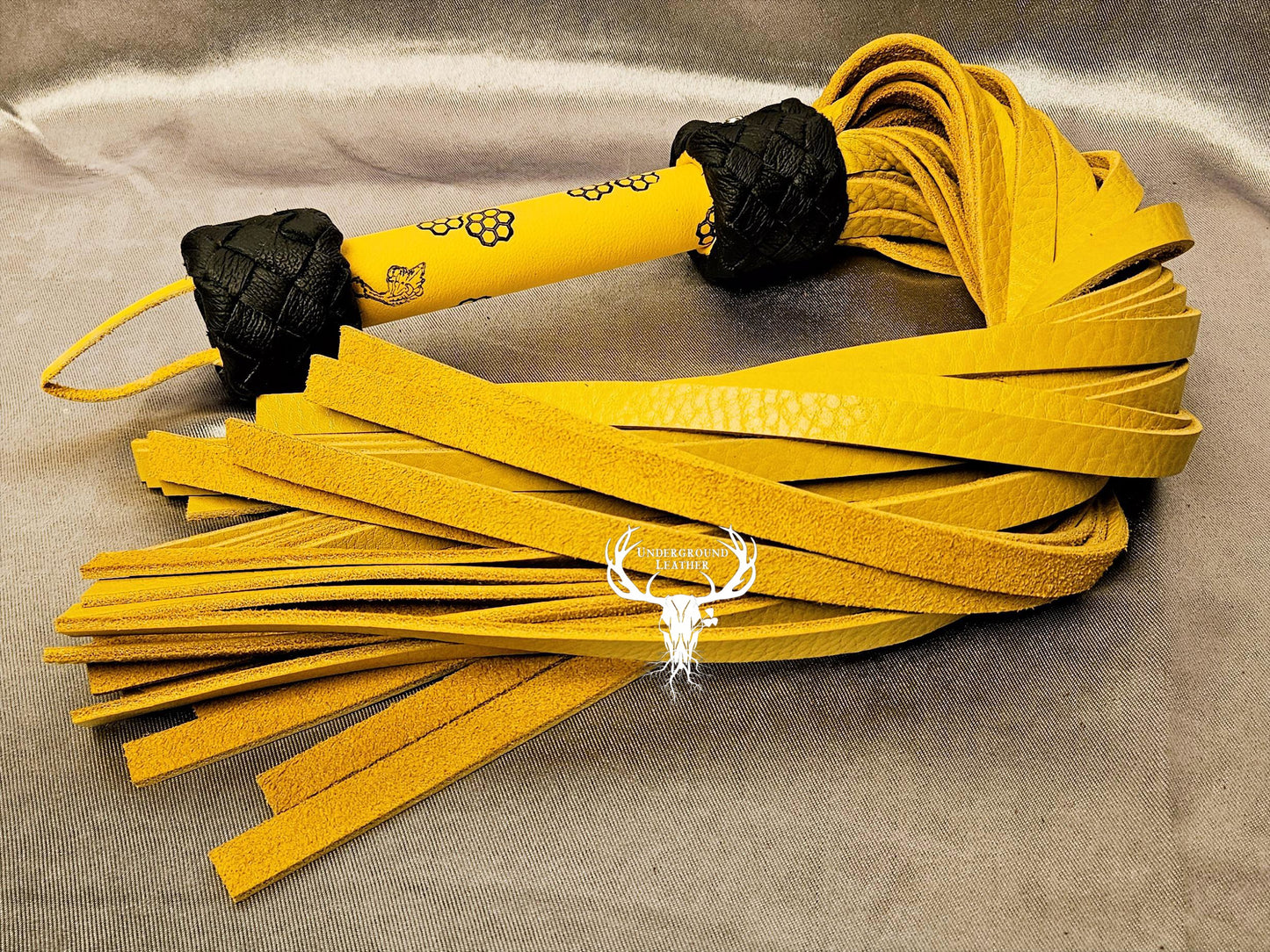 Bumble-bee bullhide Flogger