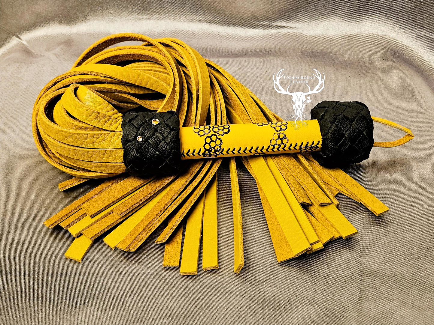 Bumble-bee bullhide Flogger
