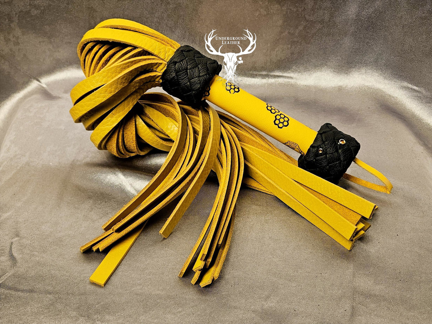 Bumble-bee bullhide Flogger