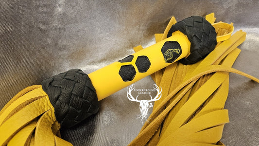 Bumble-bee bullhide Flogger