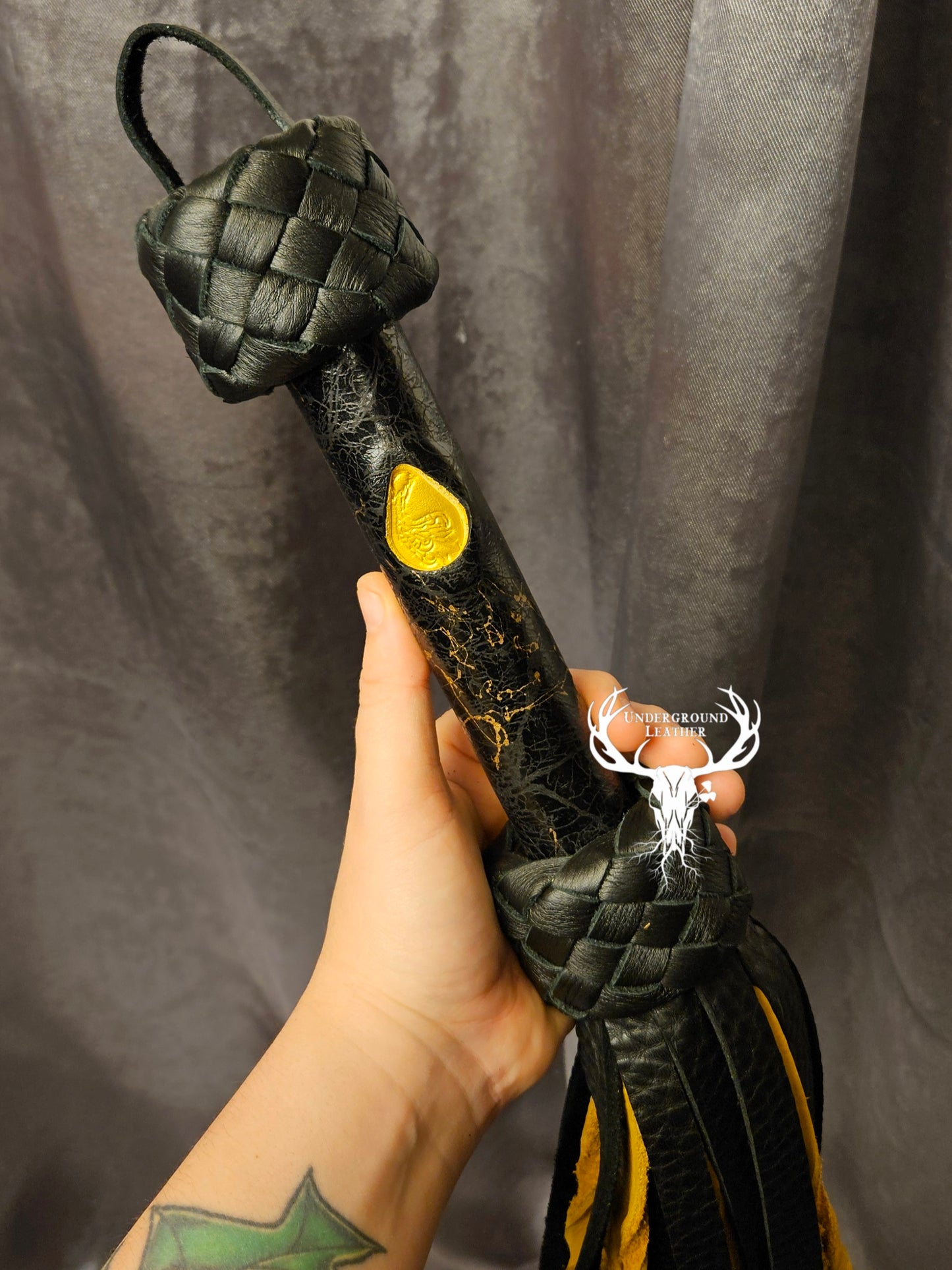 Kintsugi Bullhide flogger
