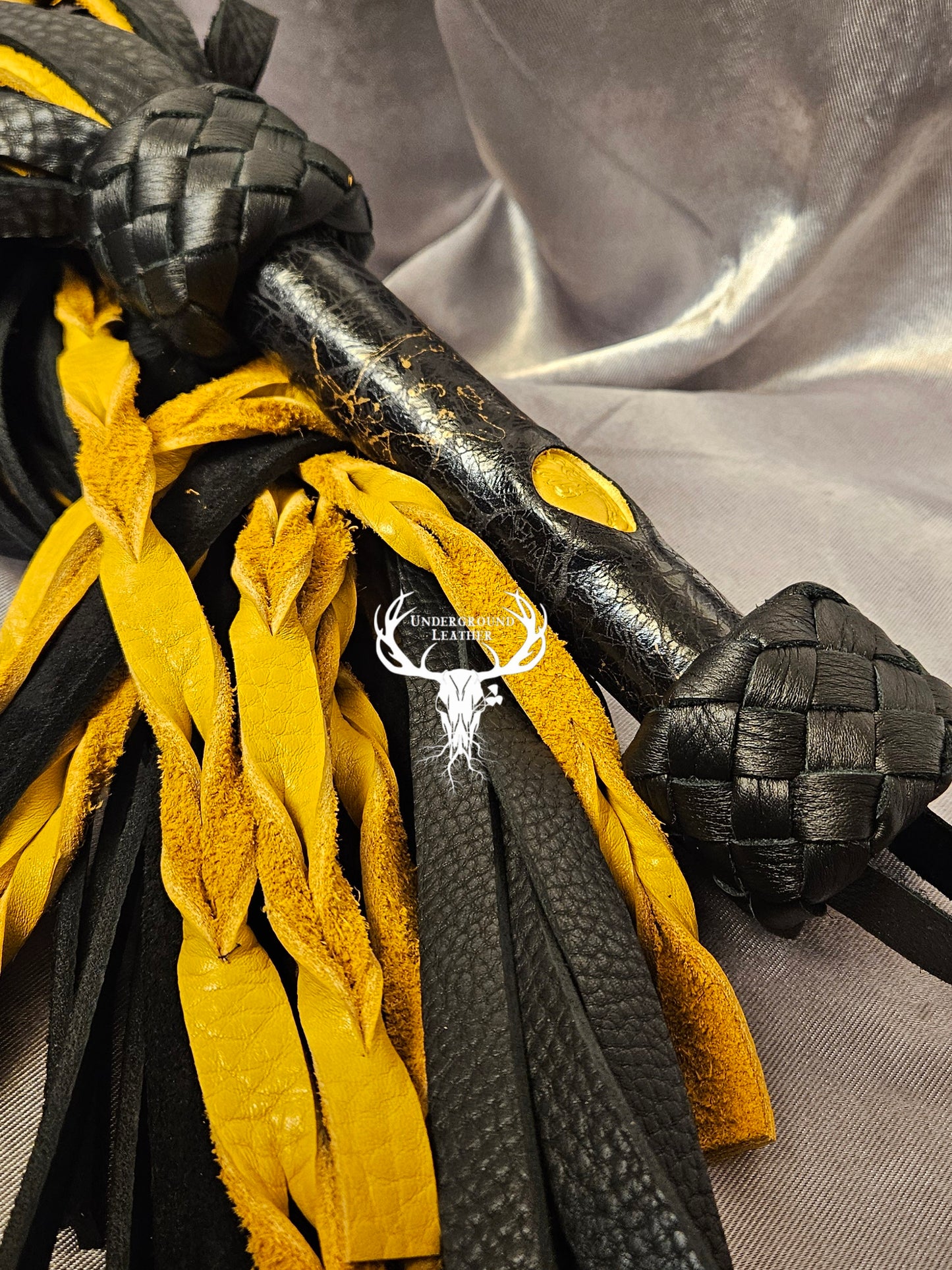 Kintsugi Bullhide flogger